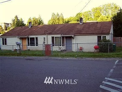 1550 1552 Bloomington Avenue photo 1