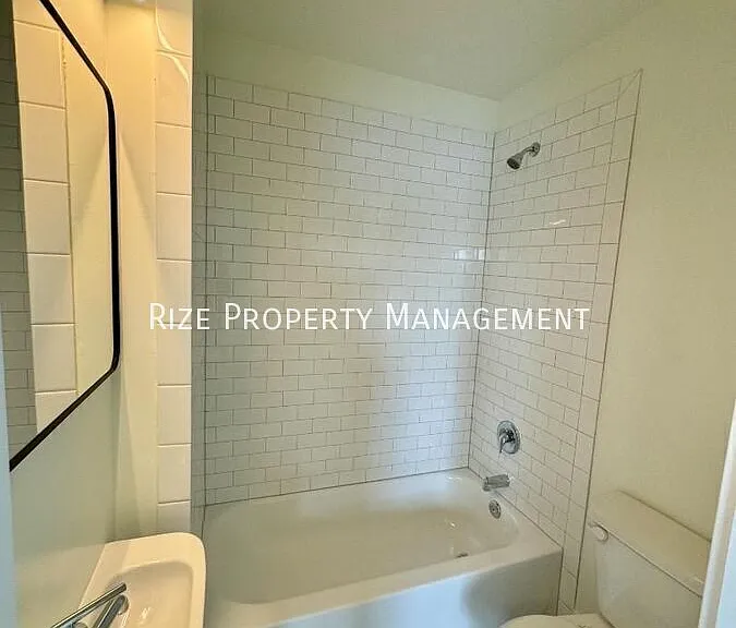 412 20th St #3 — Photo 7