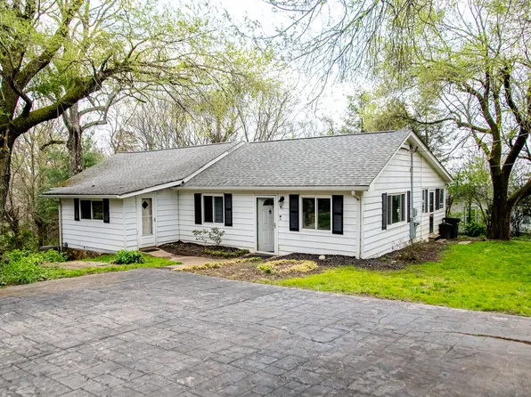 124 Lincoln St, Lookout Mountain, TN 37350