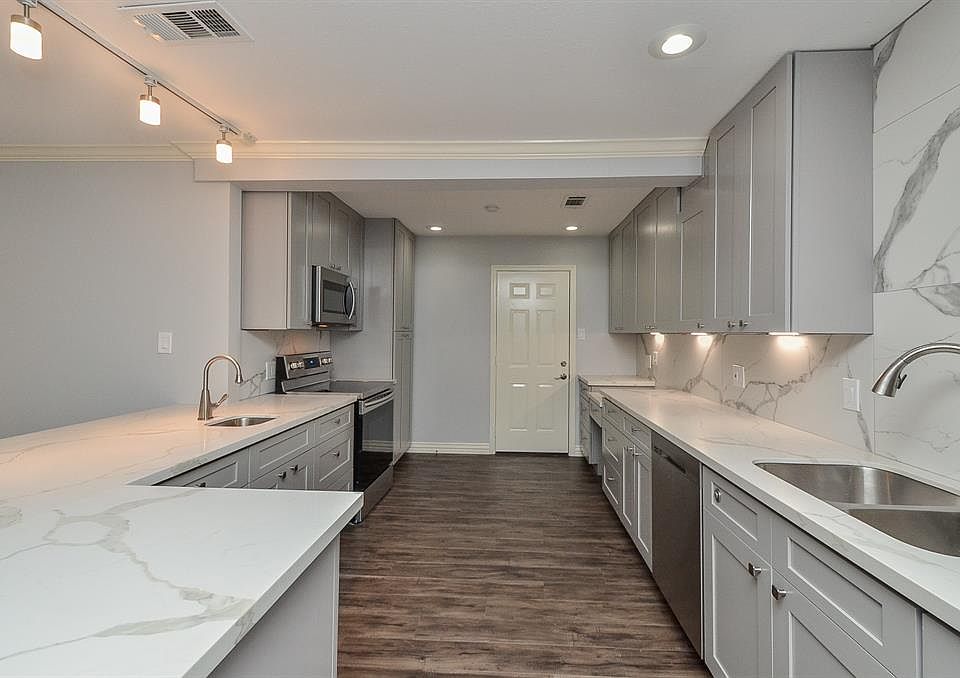 1st image of 2711 Briarhurst Dr APT 21