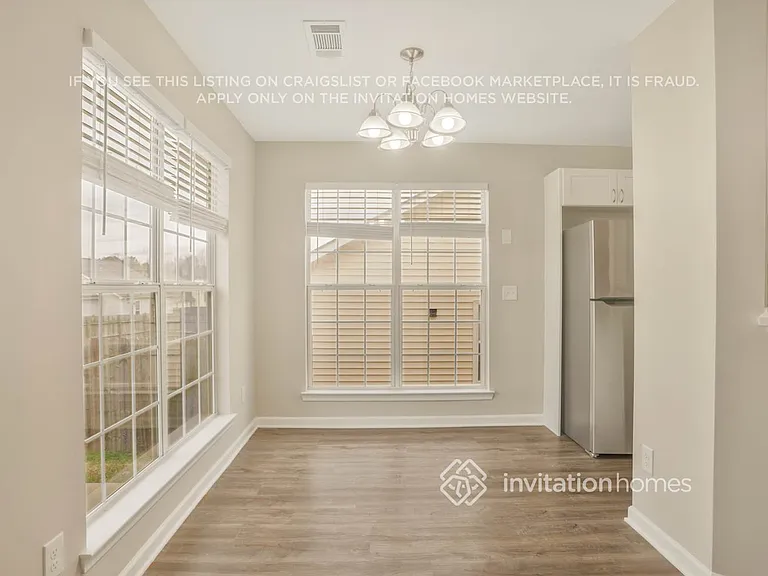 1009 Meadow Glen Cir — Photo 12