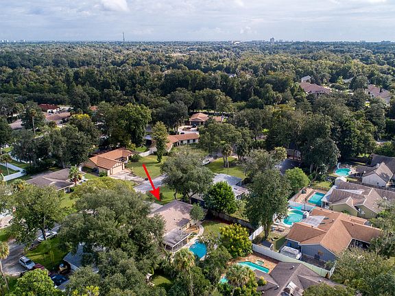 4th image of 892 Village Dr