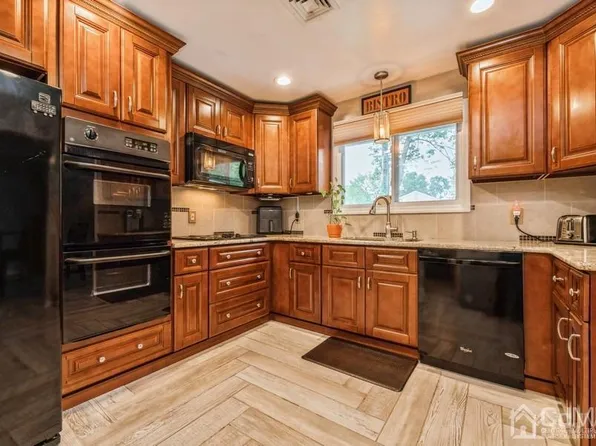 50 Bennington Pkwy, Franklin Park, NJ 08823