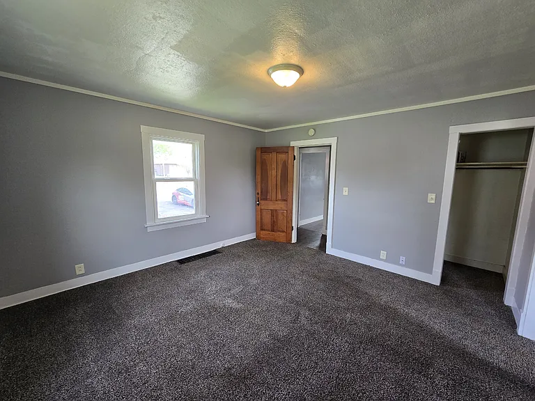 609 1st St W — Photo 15