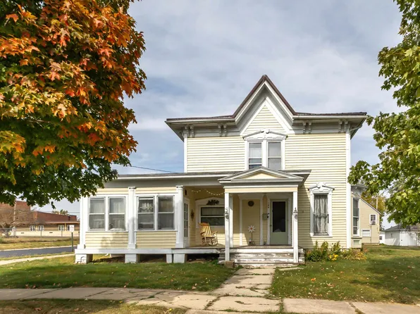 139 W Benton Ave, Stockton, IL 61085