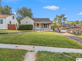 6039 Pinkney St, Omaha, NE 68104