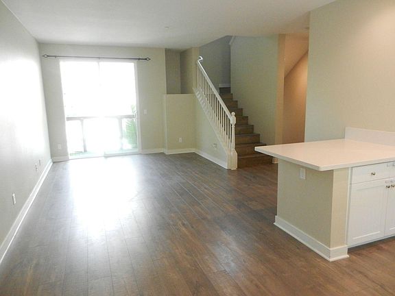 4th image of 438 S Cleveland St Unit 103