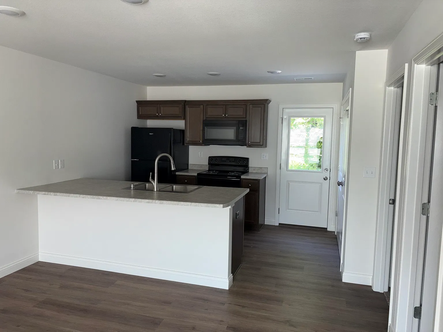 3 bed, 2.0 bath, $1,500 — Photo 2