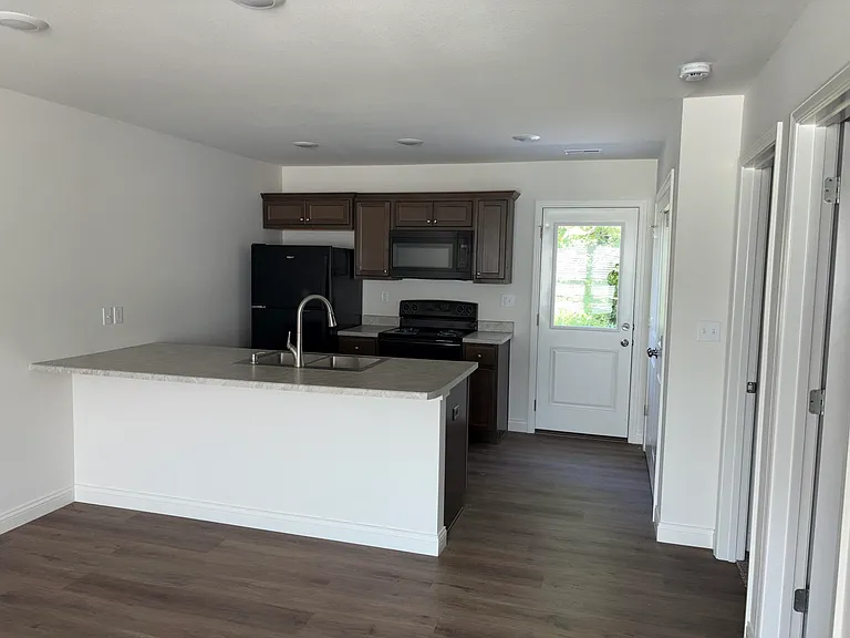 15405 Corbin Ct — Photo 2