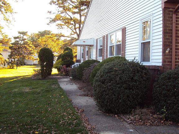 2nd image of 5 Easton Ct #A