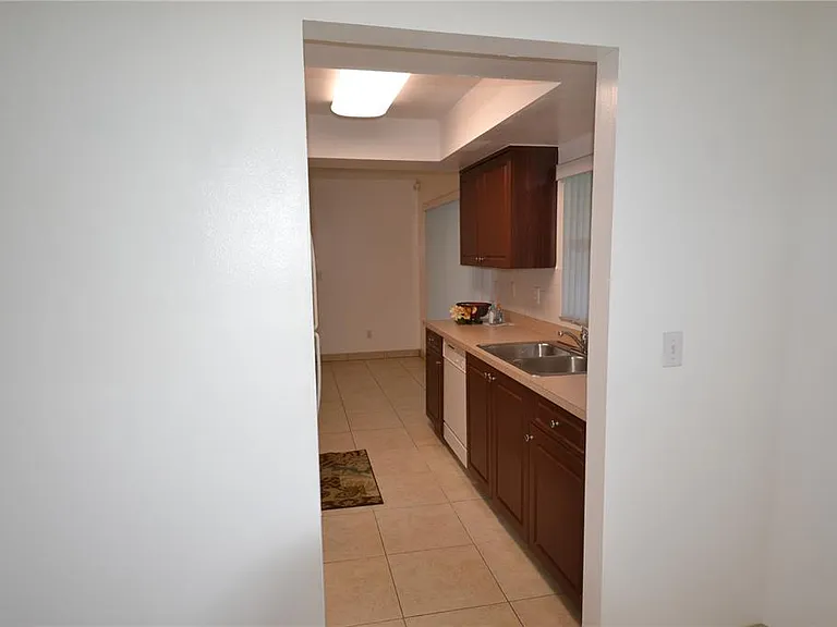 2357 White Oak Cir — Photo 2