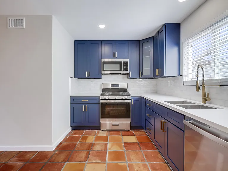 205 W Escalones #B — Photo 9