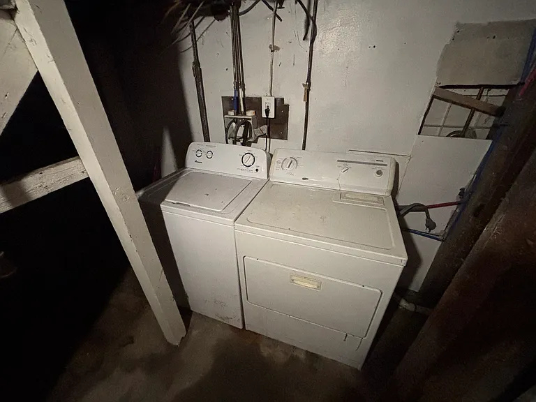 110 Derby Ave — Photo 11