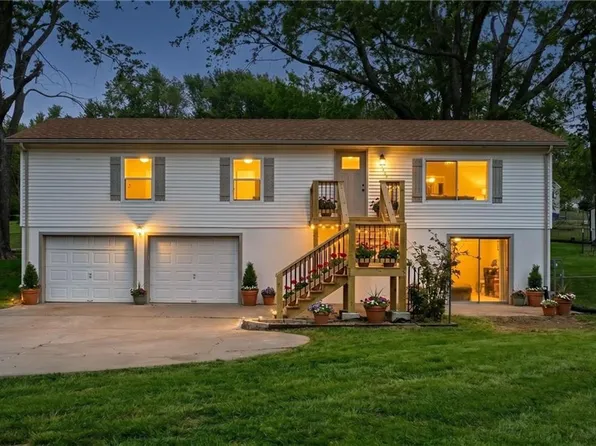 1801 N Davidson Rd, Independence, MO 64058