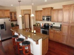 6218 Shadyview Ln N, Maple Grove, MN 55311