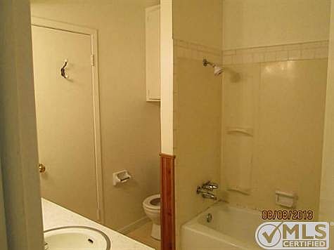 5th image of 607 N Oak St