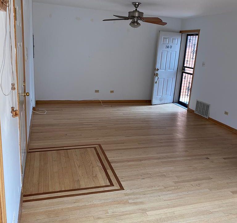 Living space 2nd entrance. Ceiling fan and great airflow.