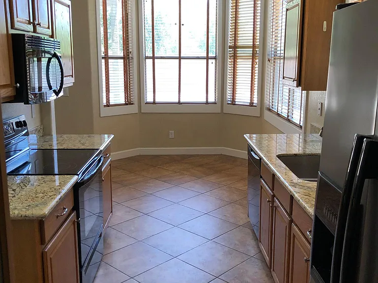 1141 N Joshua Tree Ln — Photo 5