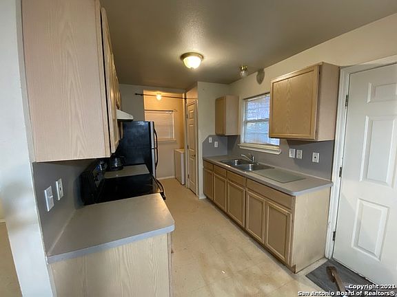 5th image of 934 Arbor Pl