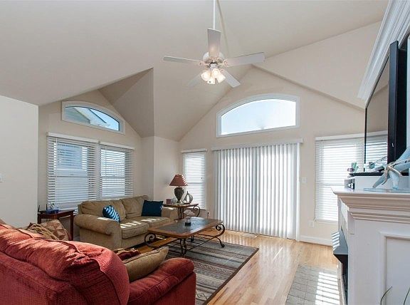 4th image of 147 44th St Unit East