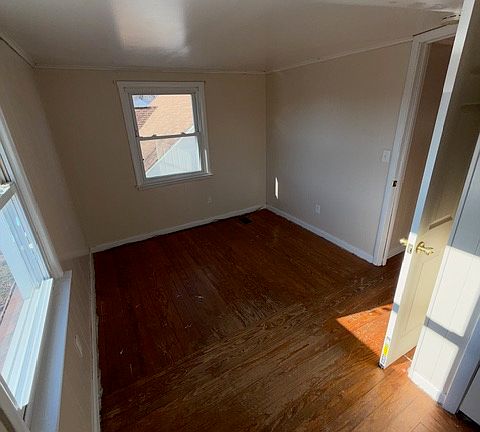 3rd image of 1510 W Mount Hope Ave