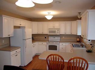 4923 Stream Side Cir, Des Moines, IA 50317