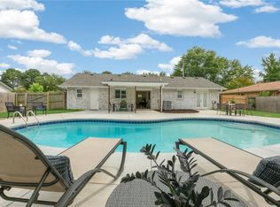 402 SW 20th St, Bentonville, AR 72712