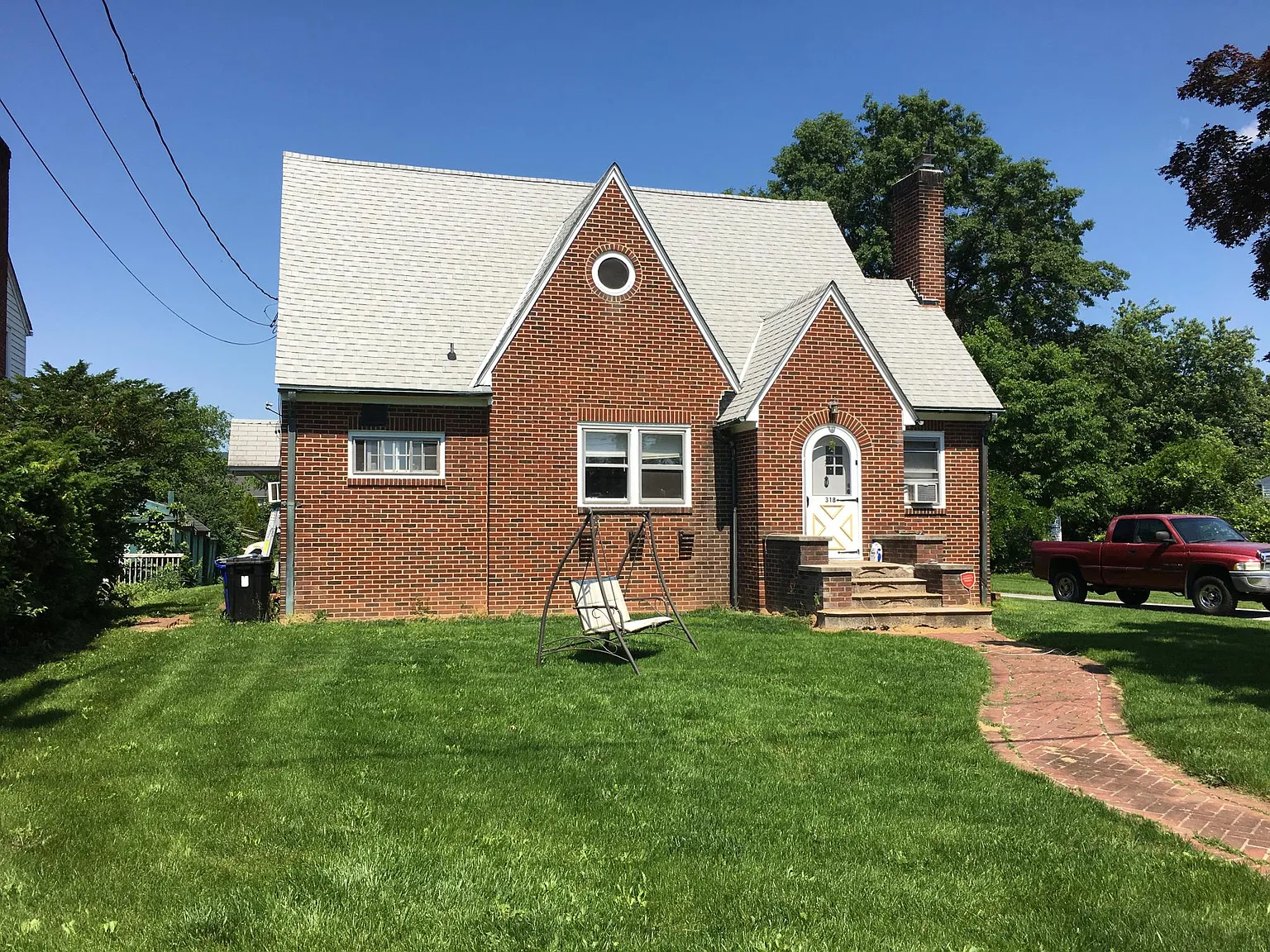 3 bed, 1100 sqft, $1,900 — Photo 2