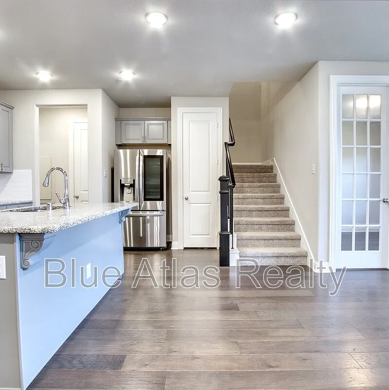 3 bed, 2.5 bath, 1935 sqft, $2,650 — Photo 4
