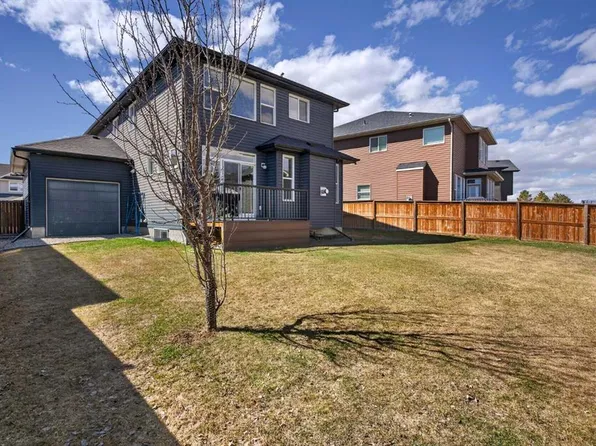 131 W Ravenscroft Close SE, Airdrie, AB T4A 0M1