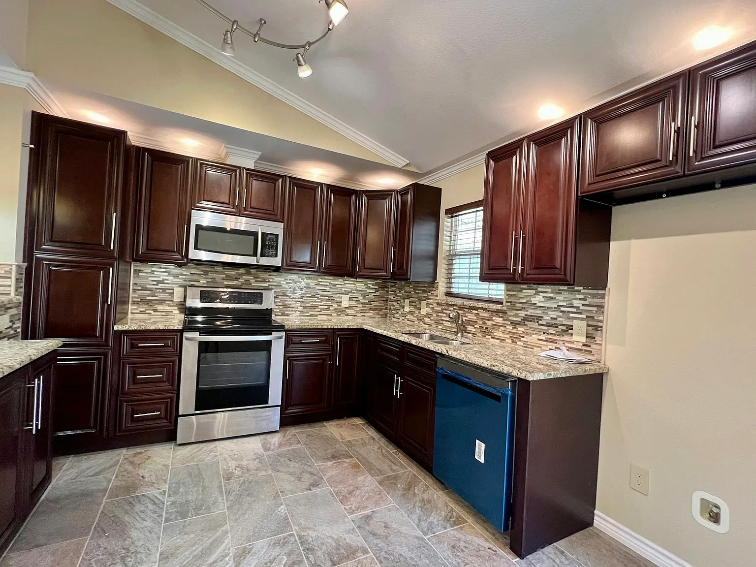 10815 Hermosa Drive — Photo 2