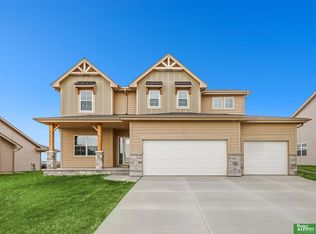 19952 Cinnamon St, Omaha, NE 68135