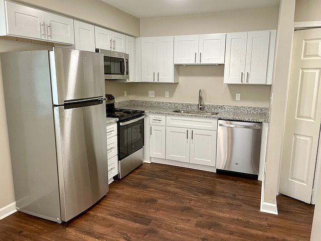 1st image of 2405 Camellia Dr #B
