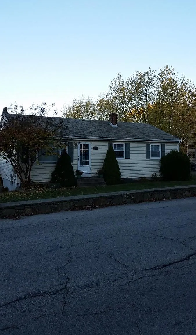 4 bed, 1900 sqft, $3,800 — Photo 1