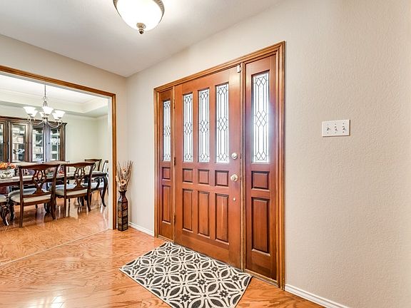 2nd image of 5013 Melville Dr
