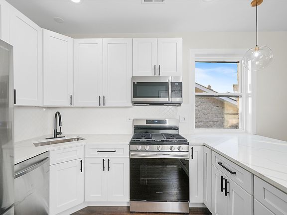 4th image of 4825 N Oakley Ave #3
