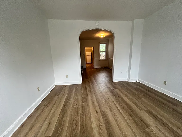 139 E Pomfret St — Photo 10
