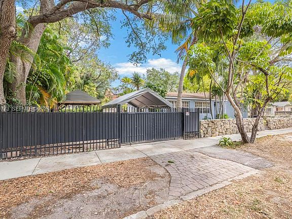 3rd image of 2301 Tequesta Ln
