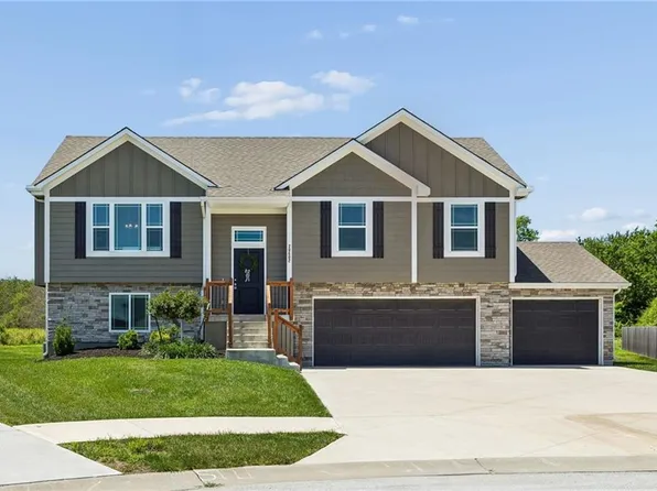 20602 Copper Creek Dr, Peculiar, MO 64078