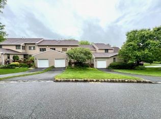40 Litchult Ln, Mahwah, NJ 07430