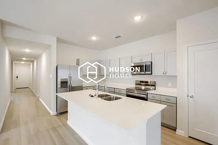 4 bed, 2.0 bath, 1788 sqft, $1,599 — Photo 4
