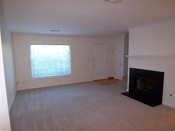 Living Room with fireplace