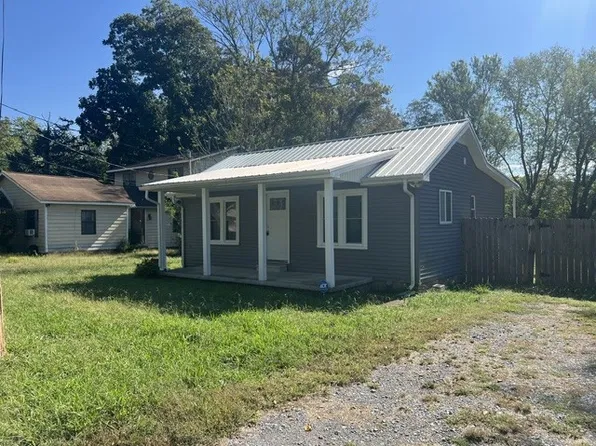 1206 E Lauderdale St, Tullahoma, TN 37388