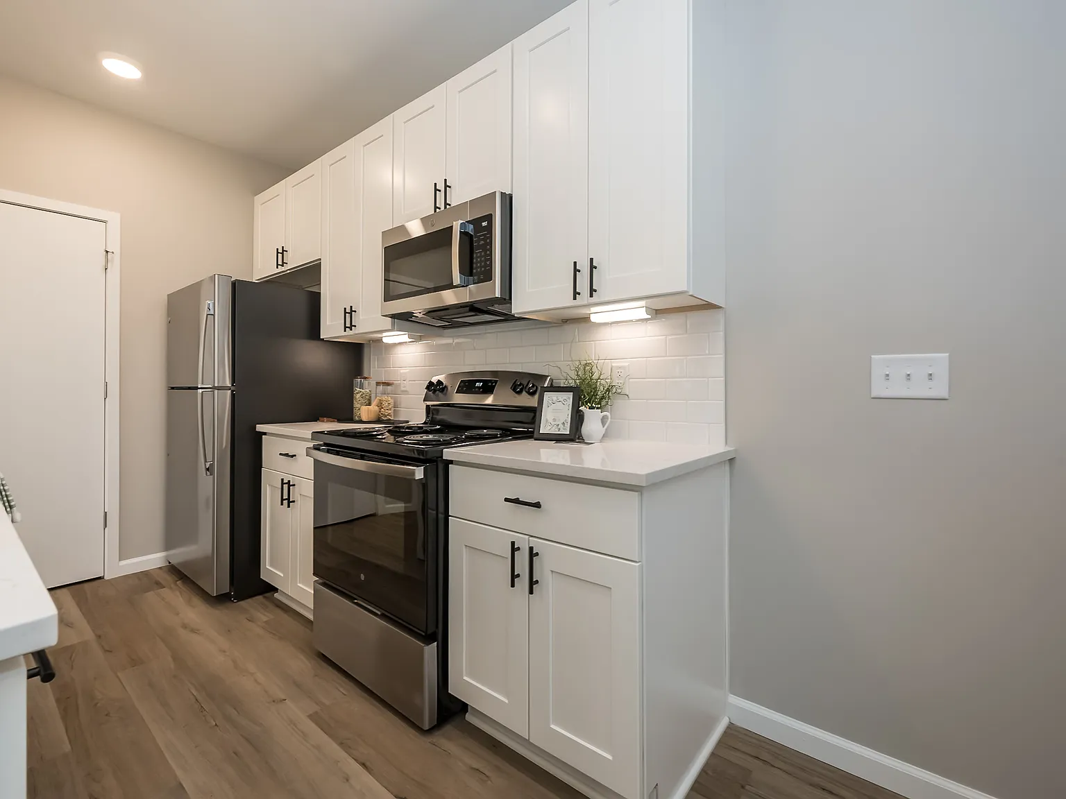 2 bed, 1200 sqft, $2,099 — Photo 4