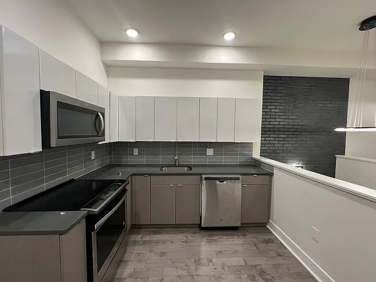 Brand New Luxury Apartments — Photo 8
