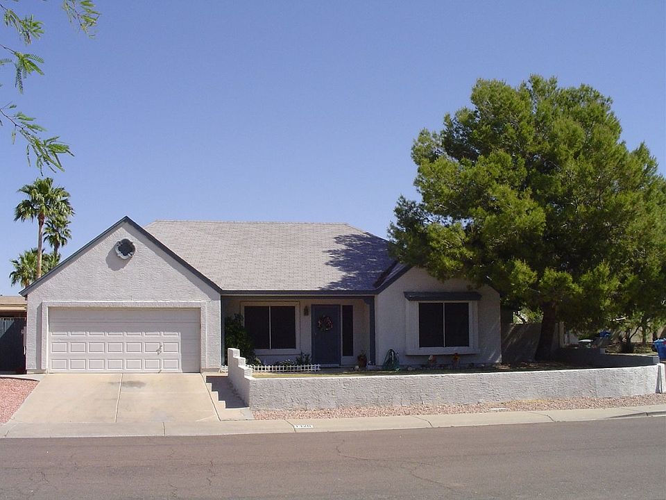 Oversized Corner Lot In Fantastic Community