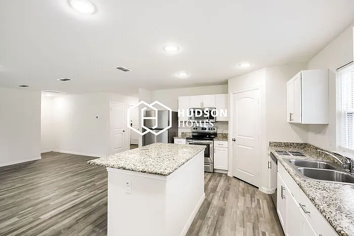 334 Bounding Main — Photo 6
