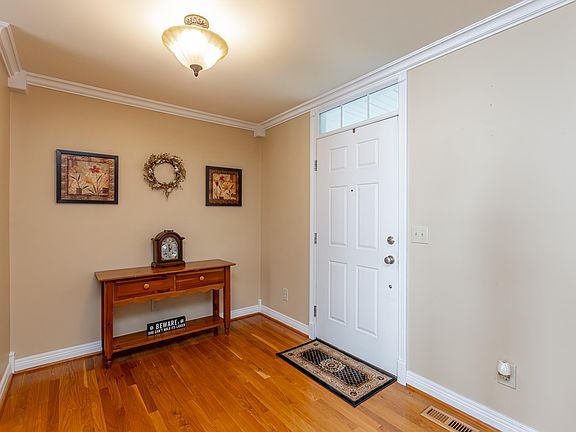 5th image of 2122 Wyndamere Ln