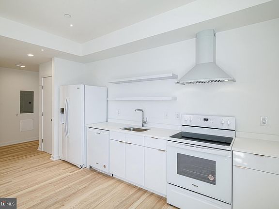 4th image of 1842 E Harold St #5