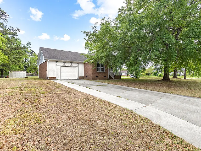 103 Balsam Rd — Photo 3